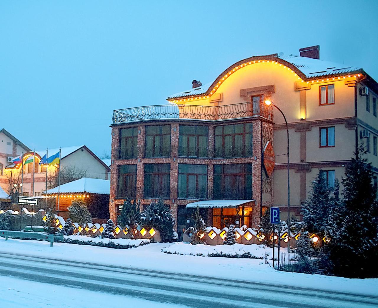 Hotel Kilikiya อุชโฮรอด ภายนอก รูปภาพ